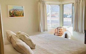 Vintage Charm Vacation Home With Modern Comforts Near Old Town